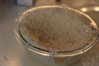 تصویر ریختن برنج