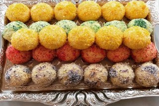 تصویر شیرینی قیطونی در رنگ های متنوع