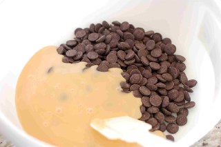 تصویر فاج شکلات شیر عسلی