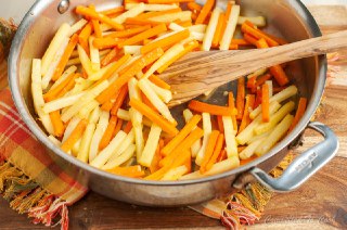 خورش هویج و پسته