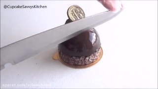 دسر قالبی براق با مغز شکلاتی تلخ و پلاک طلایی