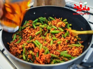 پلوزعفرانی لوبیا سبز با گوشت چرخ کرده 