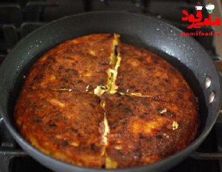 کوکو مرغ با سس مخصوص