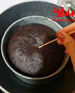 کیک شکلاتی بدون فر با فراستینگ شکلات